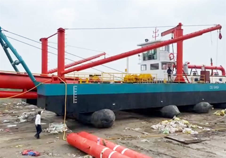 印度4000m3絞吸船下水