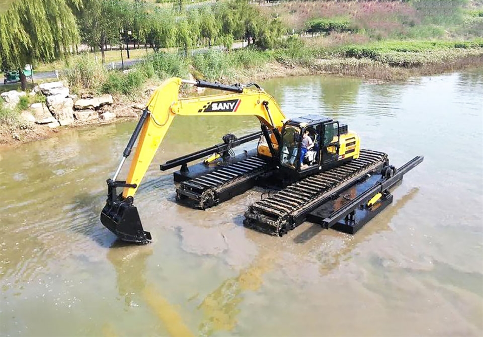 水陸兩棲挖掘機